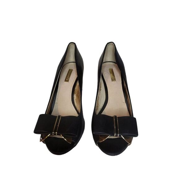 Louise Et Cie‎ Stiletto Heels Women Sz 38.5 EU 8.5B Bowtie Peep Toe Leather Work - Picture 3 of 7